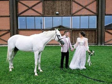 З'явилися перші фото з весілля відомої луцької режисерки