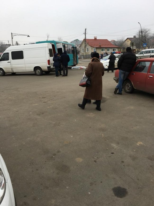 У Горохові на автостанції маршрутка розчавила жінку. ФОТО. ОНОВЛЕНО