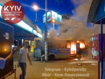 З'явилося відео пожежі в маршрутці в Києві