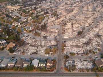 Пожежа в Каліфорнії вирує: загинуло 30 людей