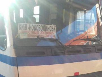 У проходах ставлять табуретки: атовець нарікає на сервіс автобуса «Нововолинськ-Київ»
