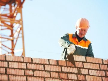 Волинським будівельникам підвищать зарплату 