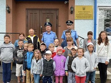 У Нововолинському відділі поліції побували школярі. ФОТО