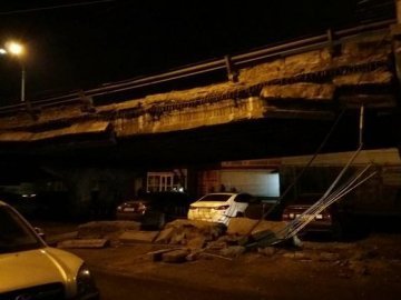 Обвал мосту в Києві: постраждалих немає