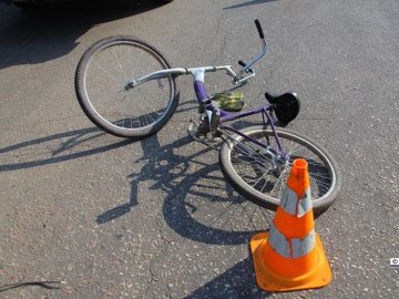 Аварія на Волині: у «швидкій» помер велосипедист