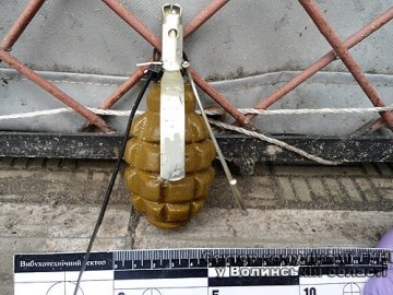 На Камінь-Каширщині біля магазина знайшли гранату. ФОТО. ВІДЕО