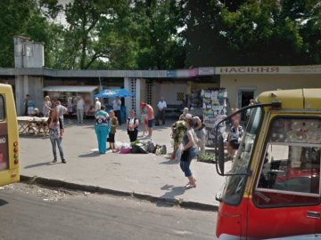 У Луцьку занедбану зупинку відмовилися «віддати» дочці екс-депутата