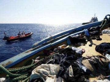 329 мігрантів з країн Північної Африки врятував корабель ВМС Ірландії