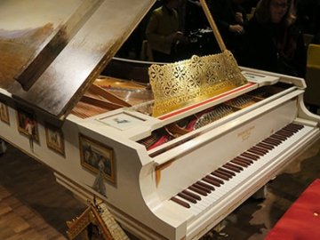 Луцьк просить подарувати філармонії рояль за 5 мільйонів гривень