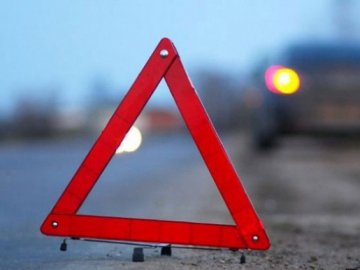 На трасі Київ-Ковель зіткнулись три автівки: травмувалась пенсіонерка