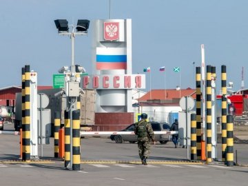 Російські прикордонники розстрілюють бойовиків, які втікають з України