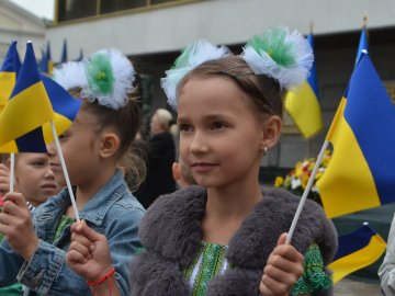 Урочиста Академія і танці: у центрі Луцька святкували День міста. ФОТО