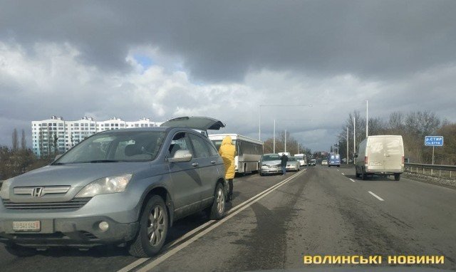 ДТП поблизу Луцька: ускладнений рух на вулиці Об`їзній