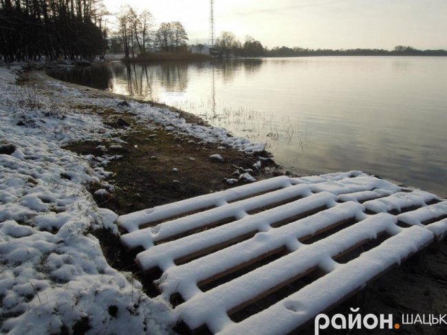 Шацькі озера засипало снігом. ФОТО