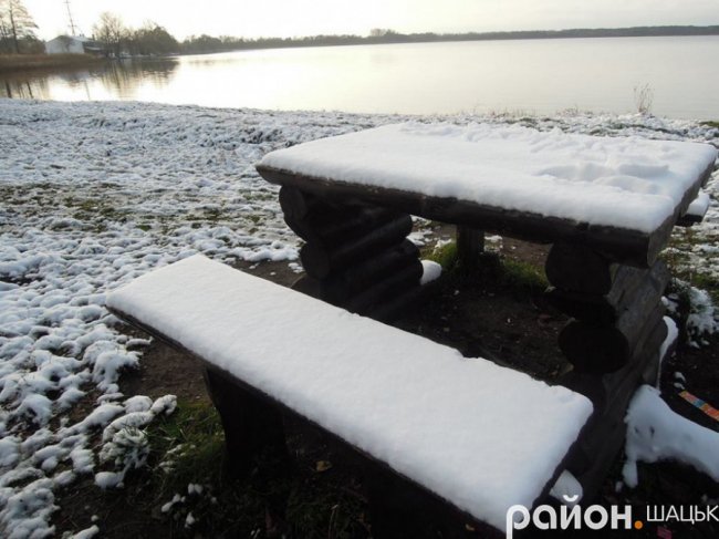 Шацькі озера засипало снігом. ФОТО