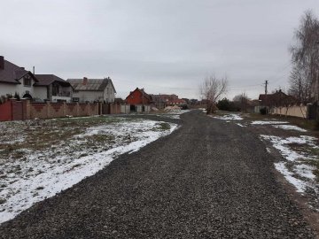 Жителі волинського села за власні кошти відремонтували дорогу. ФОТО