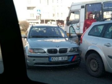 У Луцьку біля Київського майдану гепнулися дві автівки. ФОТО