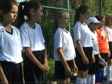 Дівчача футбольна команда із Луцька відновила тренування