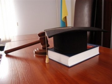 Яценюк збирається реформувати суди