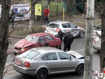 На Дубнівській у Луцьку зіткнулися три автівки. ФОТО