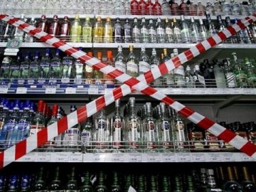 У центрі Луцька вночі нелегально продавали алкоголь