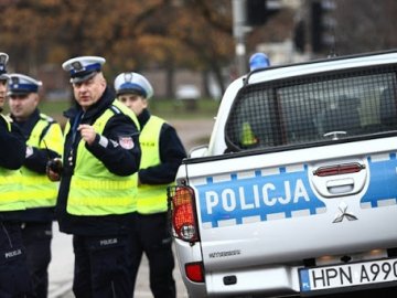 У Польщі затримали двох українців, які крали гроші з банкоматів