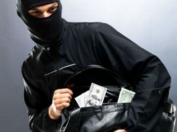 Пограбування банку у Кривому Розі: грабіжник ножем порізав жінку