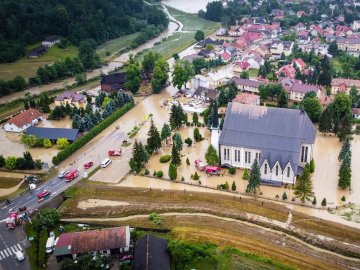 Польща потерпає від негоди, деякі села затопило. ФОТО