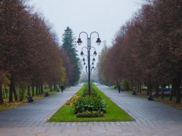 У Луцьку реконструюють головну алею центрального парку