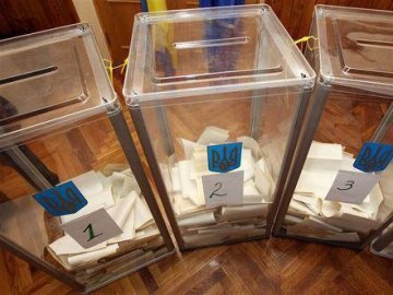 Вибори на Волині: голосування із запізненням, агітація та викрадення бюлетенів