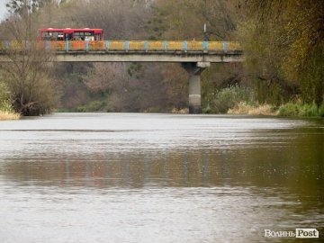 Річкова «романтика» в Луцьку: чоловік втік від подруги, зачувши сирени