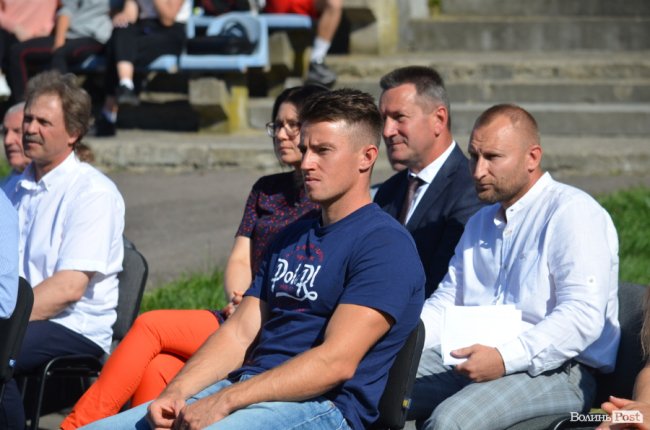 Волинським чемпіонам до Дня спорту подарували три квартири. ФОТО