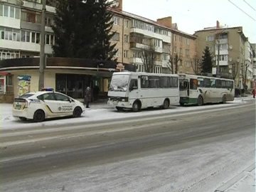 Переповнений тролейбус у Луцьку врізався в маршрутку