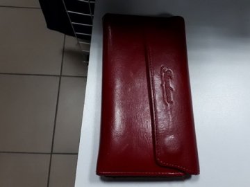 У волинянки з прилавку магазину вкрали гаманець 