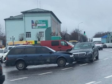Подробиці аварії у  Володимирі за участю авто депутата