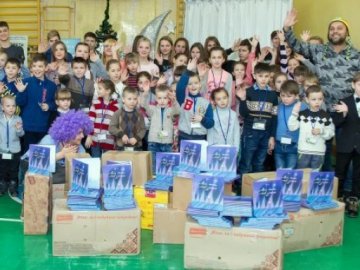 Діти «Небесного легіону» отримали книжки від української діаспори у США