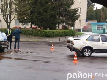 Аварія в Луцьку: бус врізався в легковик
