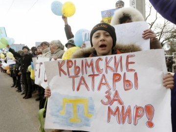Тисячі українців під відкритим небом заспівають кримськотатарський гімн