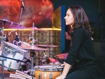Лучанка взяла участь у всесвітньому конкурсі барабанщиць