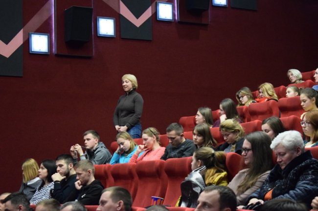 Весь зал плакав і мовчав: у Луцьку показали фільм про жінок на війні «Невидимий батальйон»