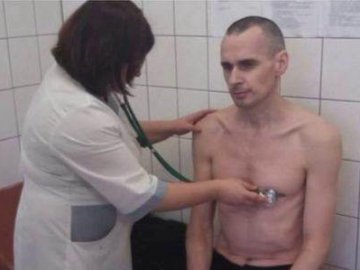 Сенцов припинив голодування через критичний стан здоров’я 