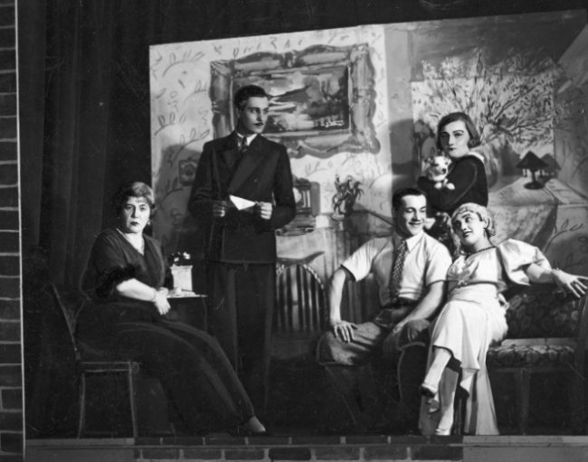 Показали професійні фото акторів луцького театру майже 100 років тому