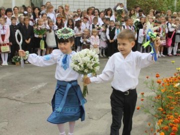 Сьогодні в Україні понад 400 тисяч дітей вперше йдуть до школи