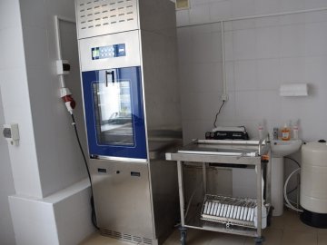 «Подібної техніки не було»: у луцькій лікарні запрацювала машина, яка миє та дезінфікує інструменти. ФОТО