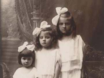 Вбрання дітей з Волині у міжвоєнний період. РЕТРОФОТО 