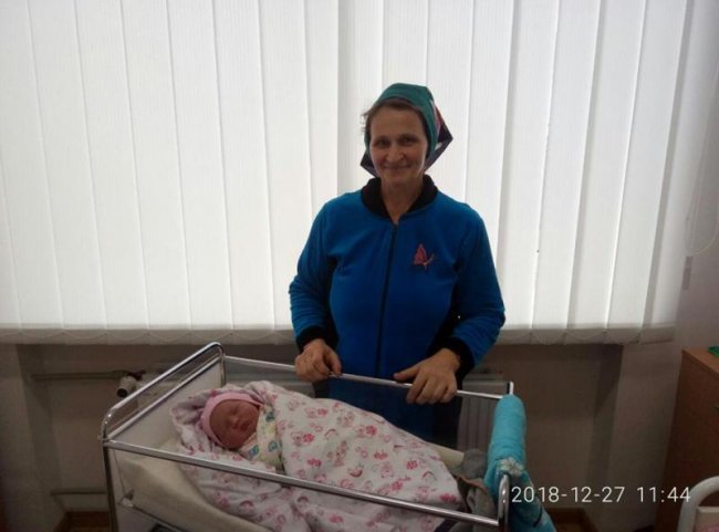 Матір-героїня: на Рівненщині 46-річна жінка народила 18 дитину