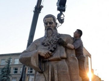 У Львові встановили пам'ятник митрополиту Андрею Шептицькому. ФОТО