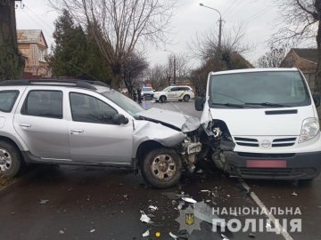 У Луцьку зіткнулись дві автівки: в аварії постраждала неповнолітня