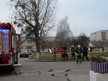 На балконі багатоквартирного будинку у Луцьку – пожежа. ФОТО