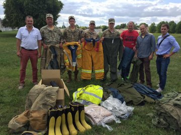 Волонтери з Канади передали бійцям 14-ї бригади пожежні спецзасоби